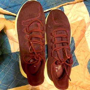 Adidas women’s size 6.5 like new.